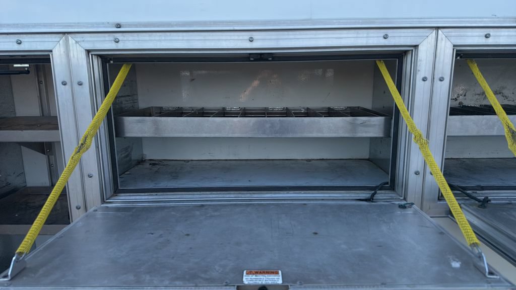 Used 2016 Chevrolet Express 3500 RWD image 7