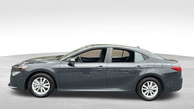 Used 2025 Toyota Camry LE image 7