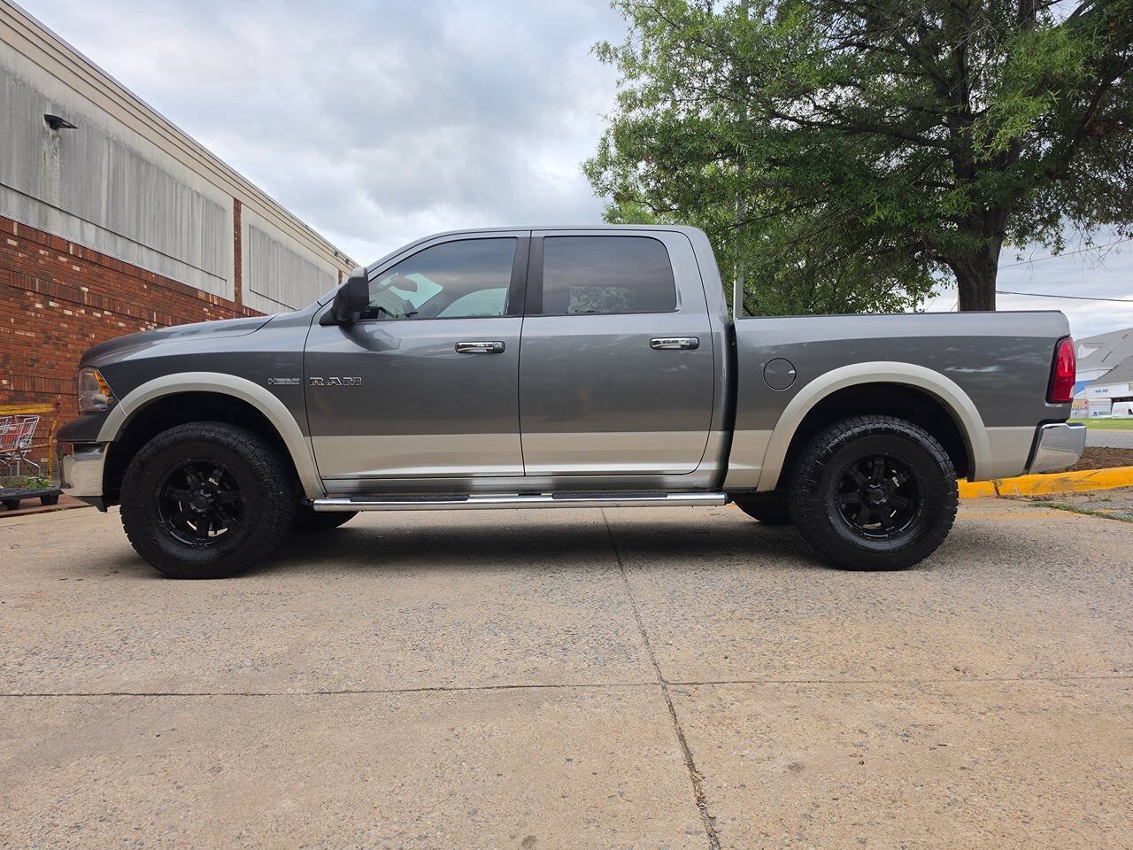 Used 2010 Dodge Ram 1500 Truck Laramie AWD/4WD image 5