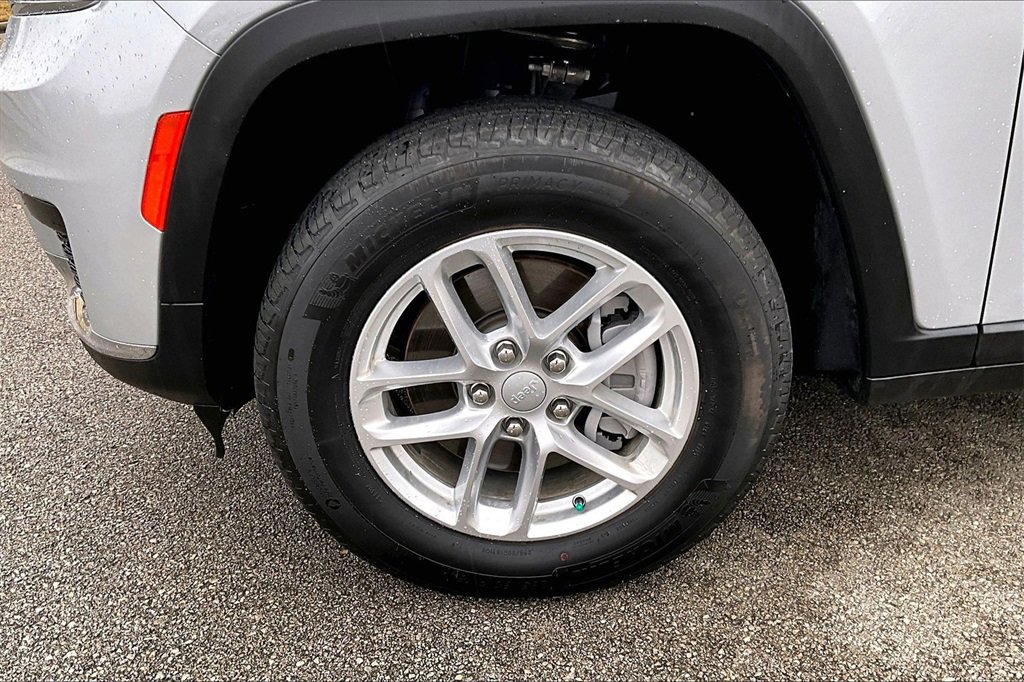 Used 2025 Jeep Grand Cherokee L Laredo w/ Luxury Tech Group I image 8