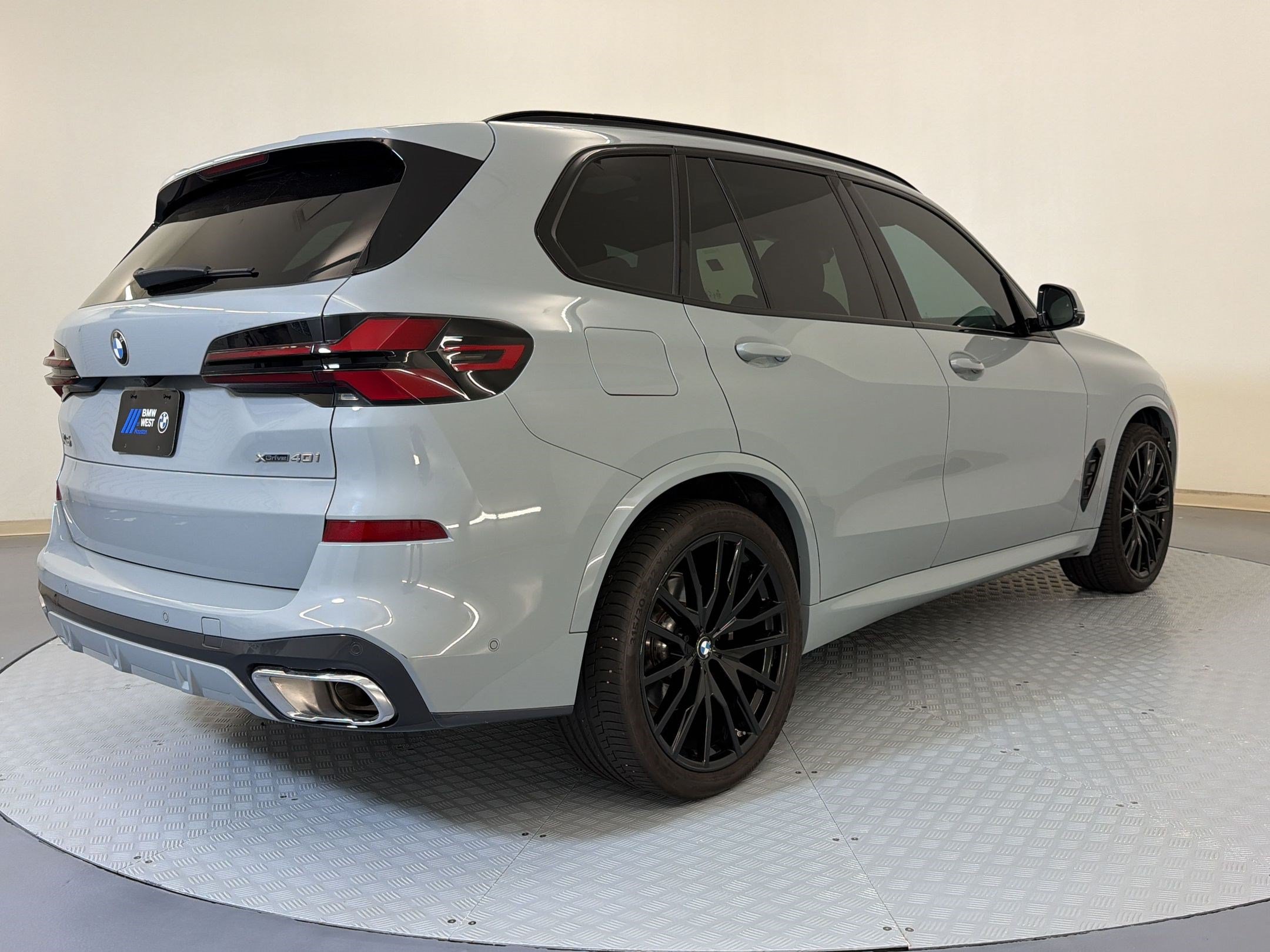 Used 2024 BMW X5 xDrive40i w/ M Sport Package AWD/4WD image 9