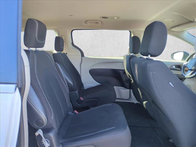 Used 2023 Chrysler Voyager LX image 13