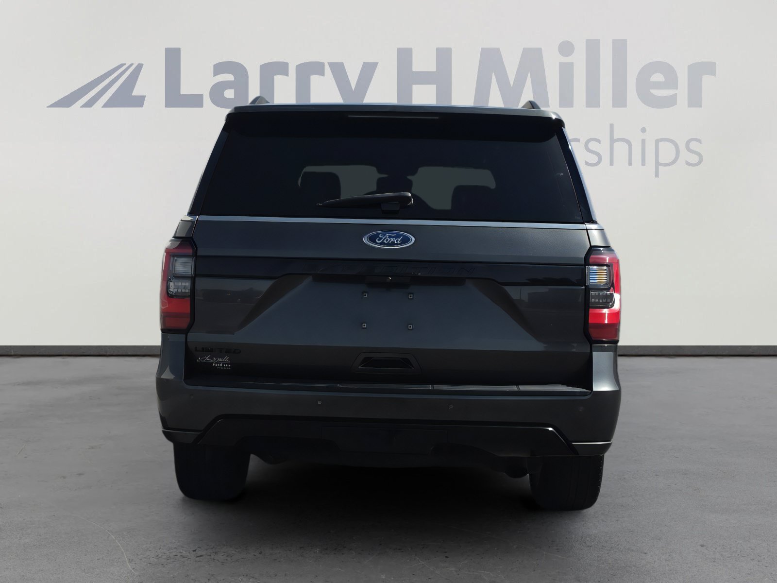 Used 2019 Ford Expedition Limited w/ Equipment Group 303A RWD image 4