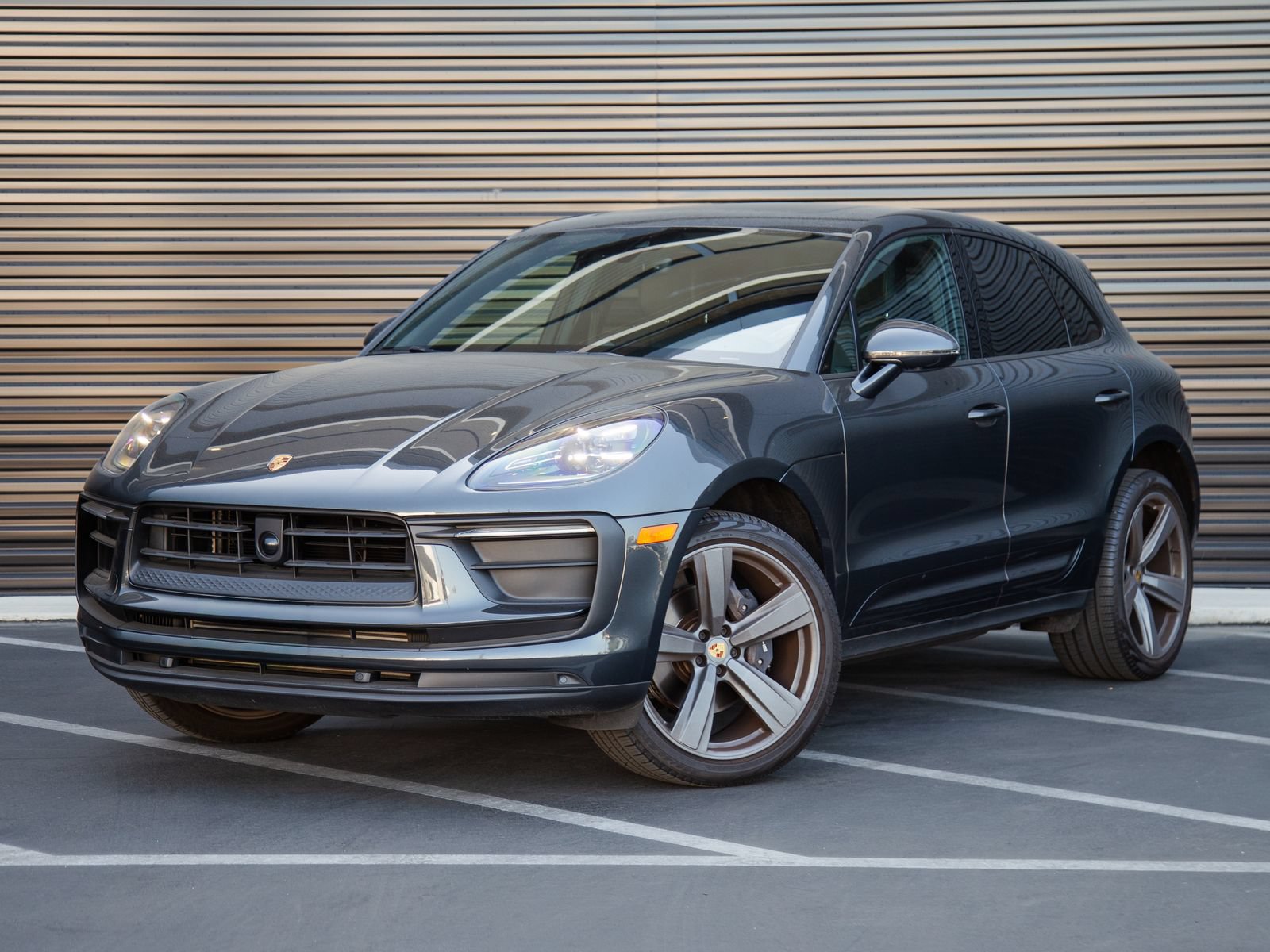 Certified 2024 Porsche Macan AWD/4WD image 1