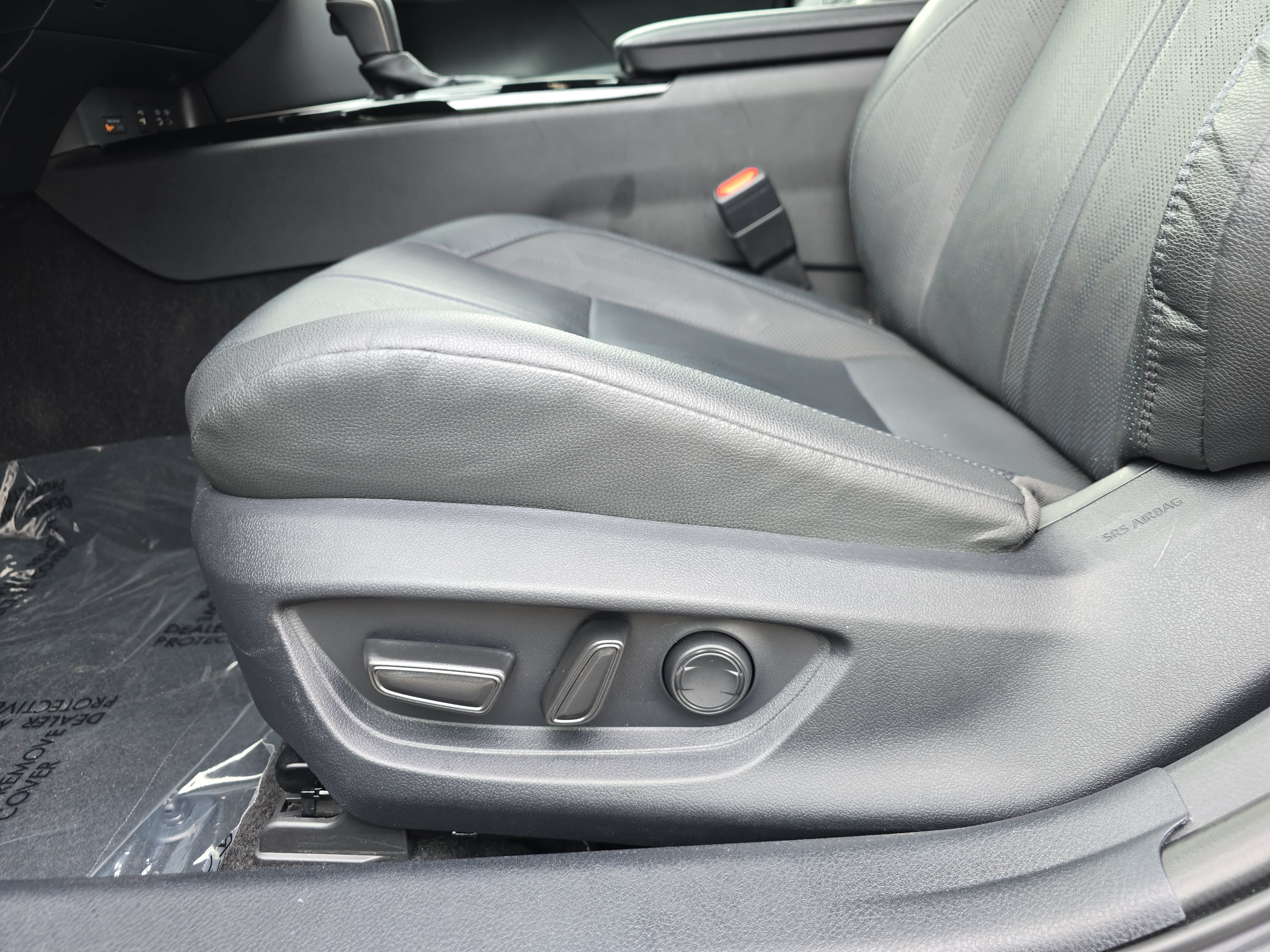 Used 2025 Toyota Camry XSE FWD image 30