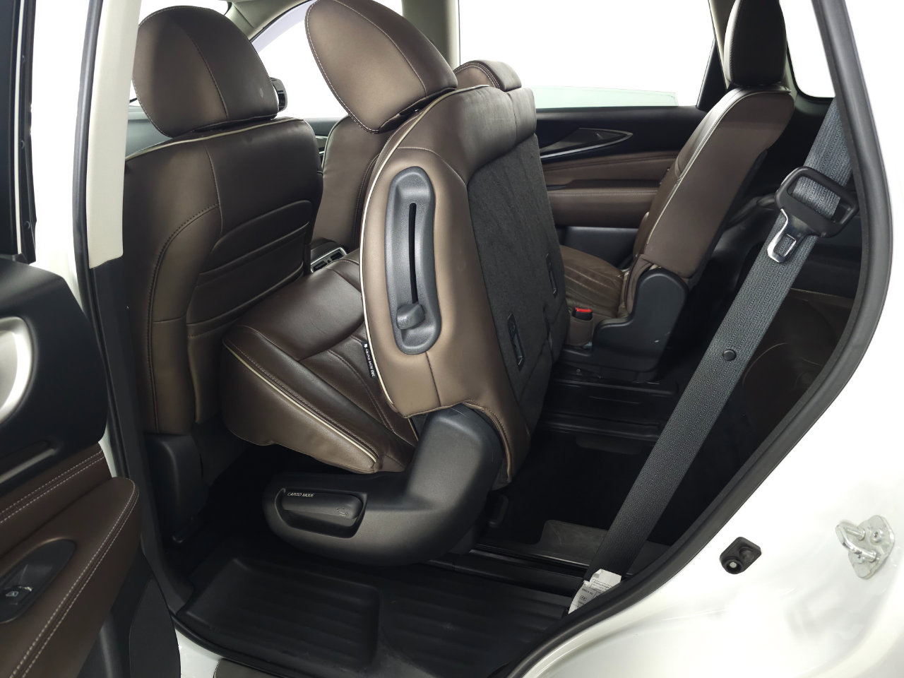 Used 2019 INFINITI QX60 Luxe w/ Essential Package image 40