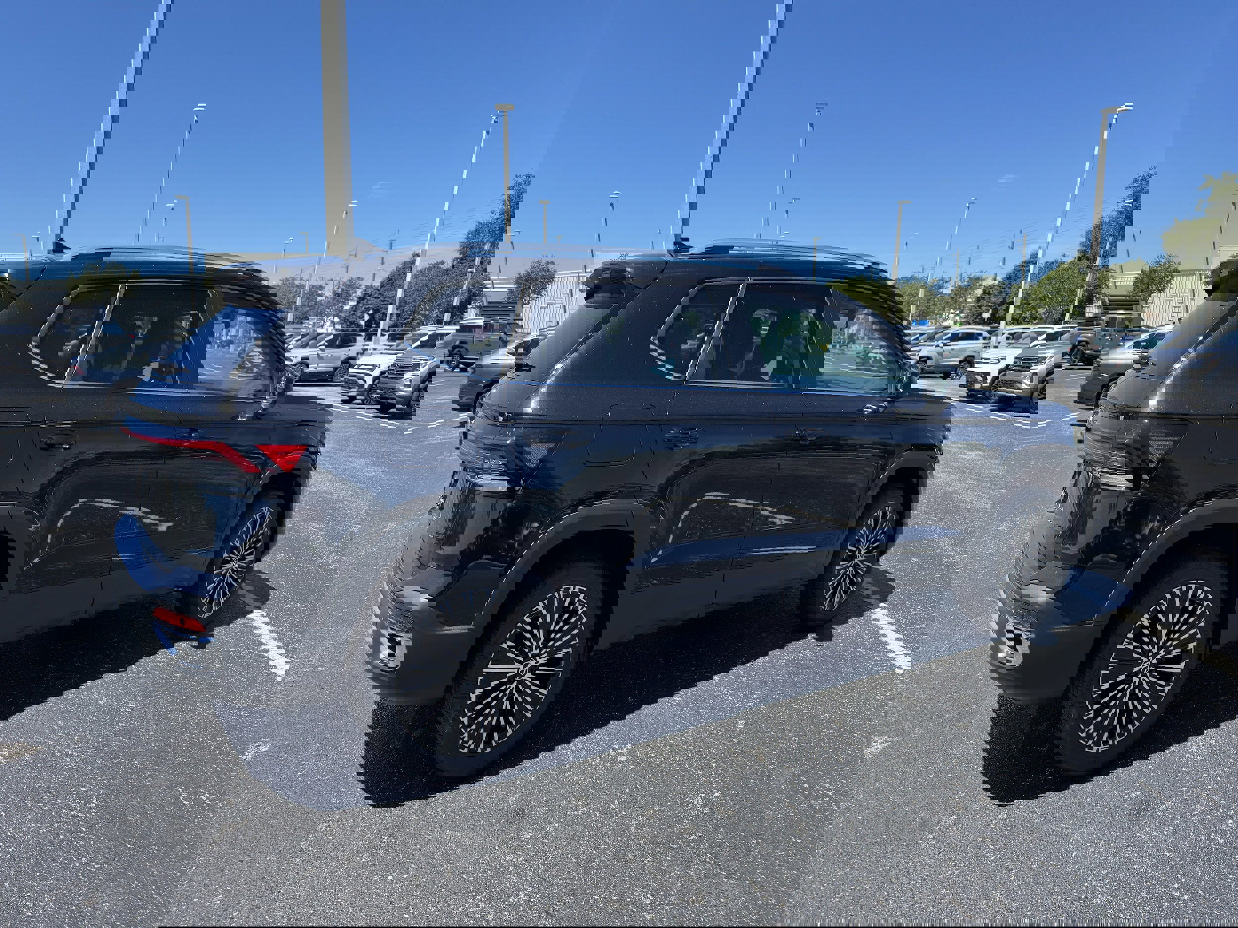 New 2025 Volkswagen Taos SE image 3