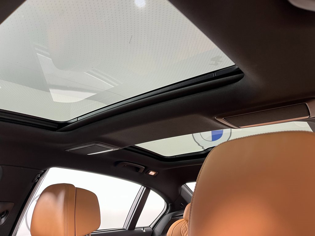 Certified 2022 BMW 750i xDrive w/ Executive Package image 31
