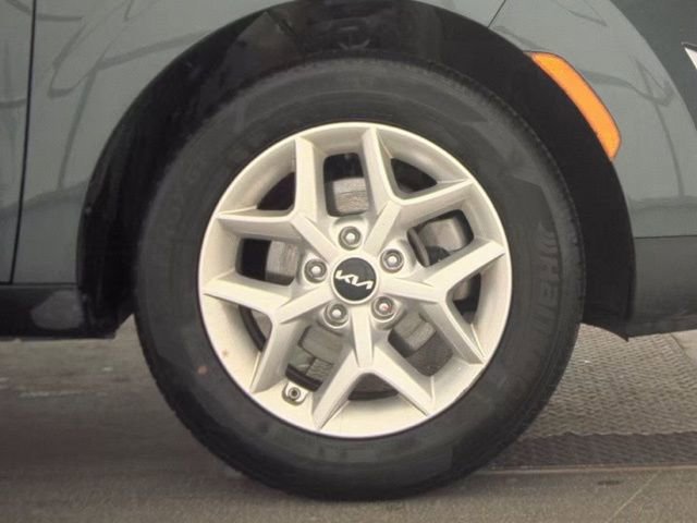 Used 2025 Kia Soul LX w/ LX Technology Package FWD image 21