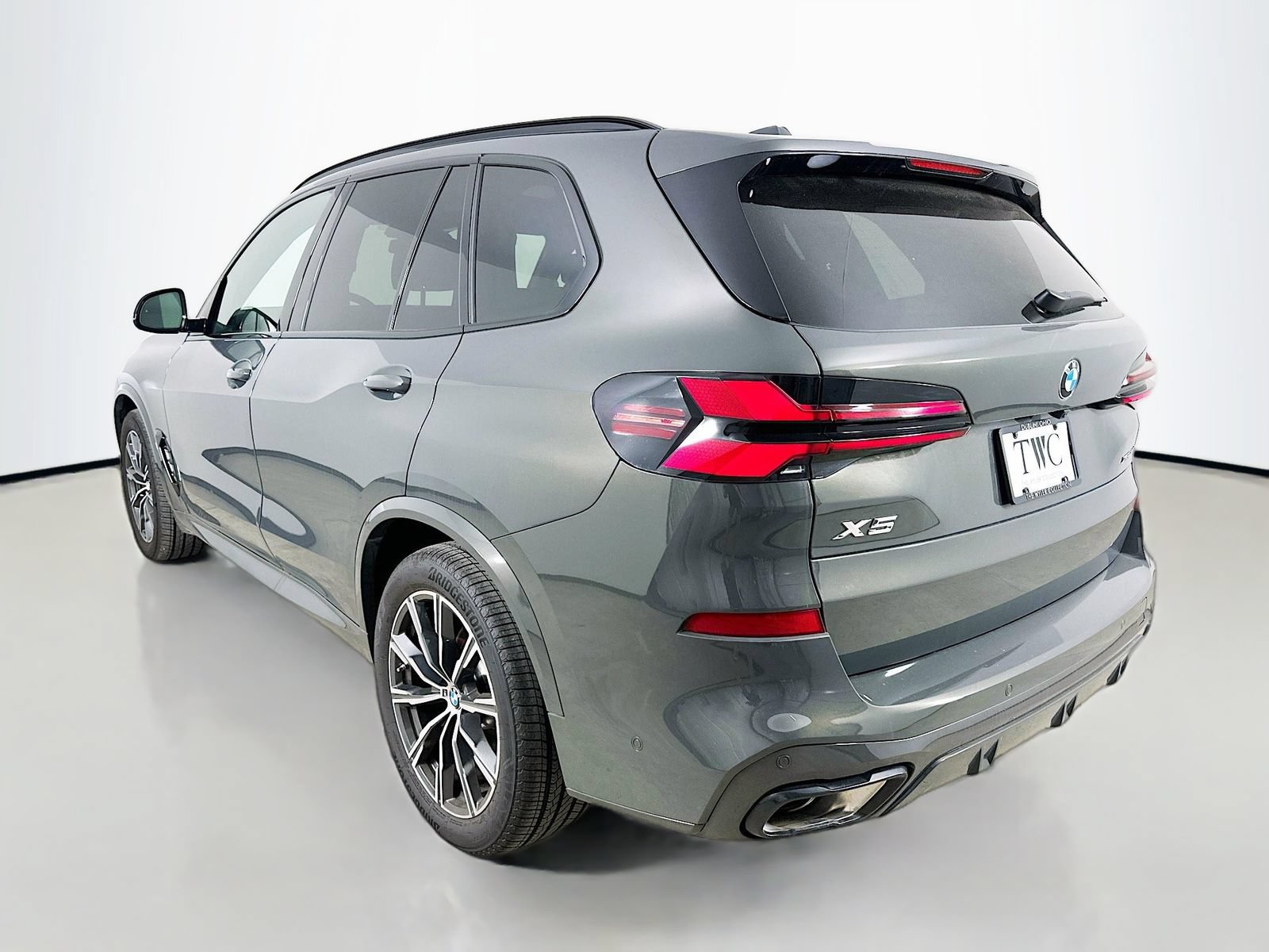 New 2026 BMW X5 xDrive40i w/ M Sport Package AWD/4WD image 7