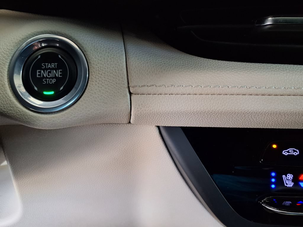 Used 2022 Buick Envision Avenir w/ Technology Package II FWD image 32