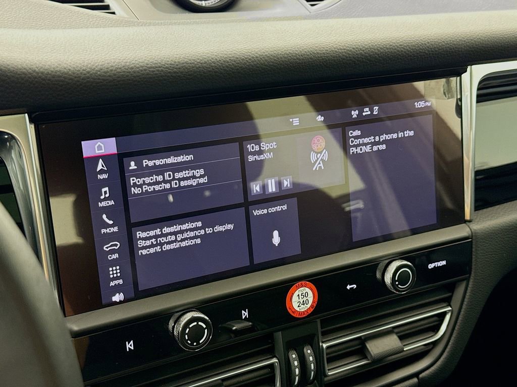 Certified 2025 Porsche Macan AWD/4WD image 19