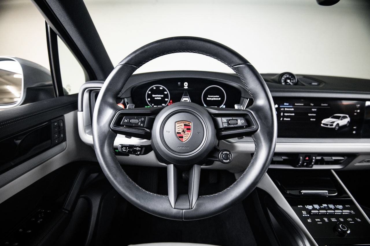 Certified 2025 Porsche Cayenne E-Hybrid AWD/4WD image 26