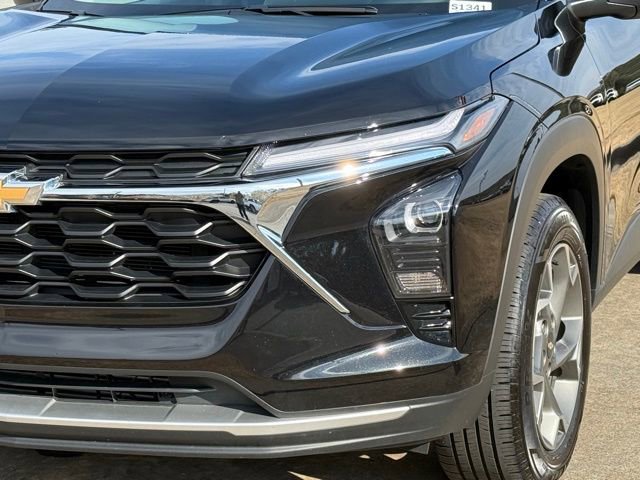 Used 2025 Chevrolet Trax LT FWD image 11