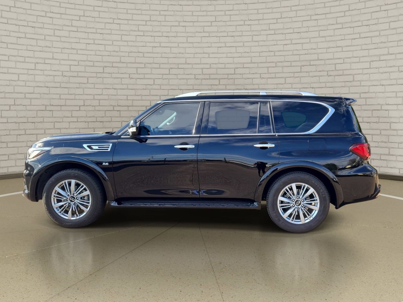 Used 2019 INFINITI QX80 Luxe image 8