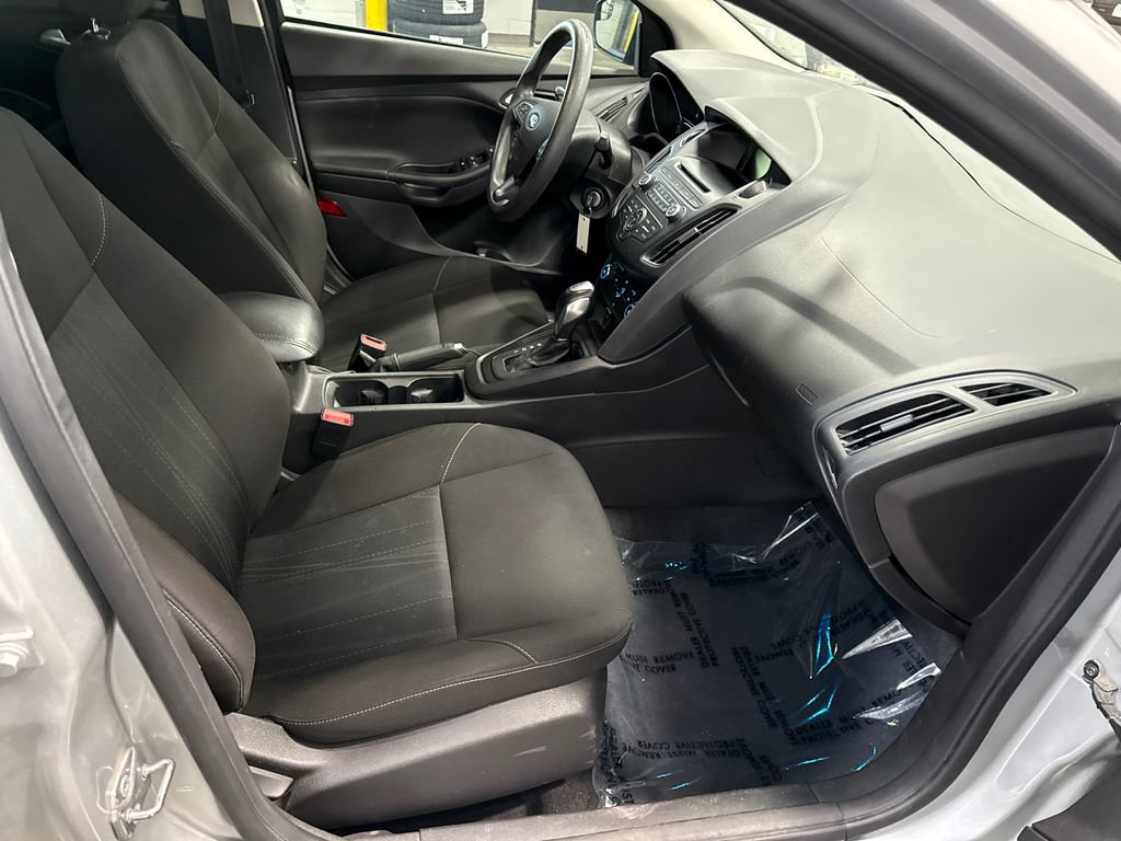 Used 2015 Ford Focus SE FWD image 14