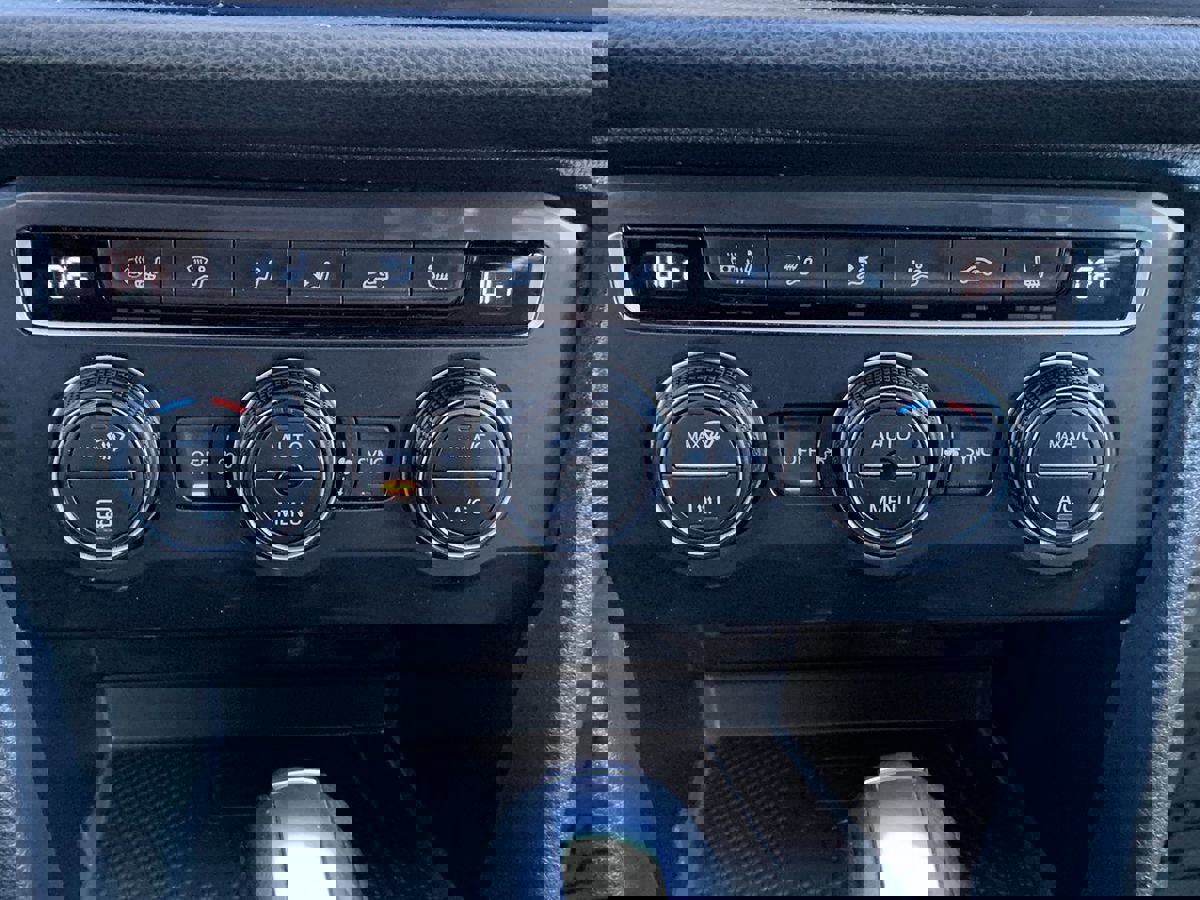 Used 2020 Volkswagen Tiguan SE R-Line image 25