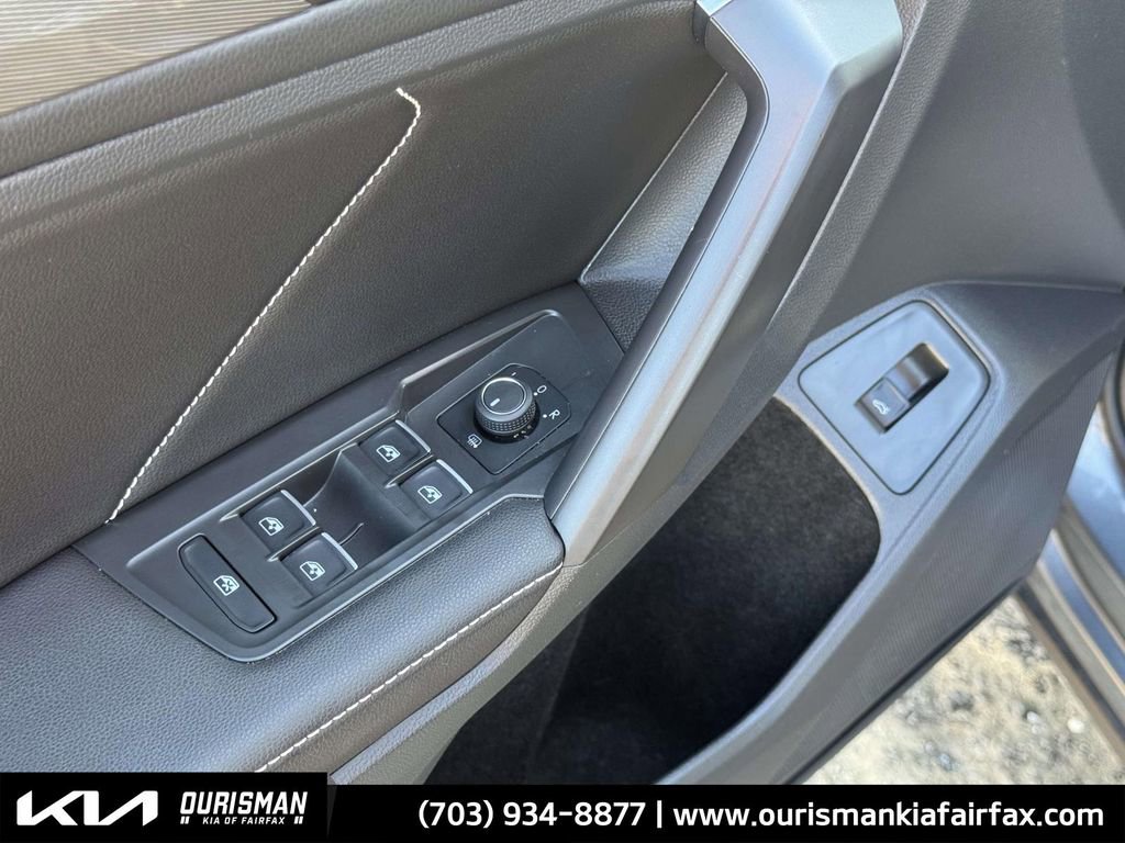 Used 2022 Volkswagen Tiguan SE R-Line image 10