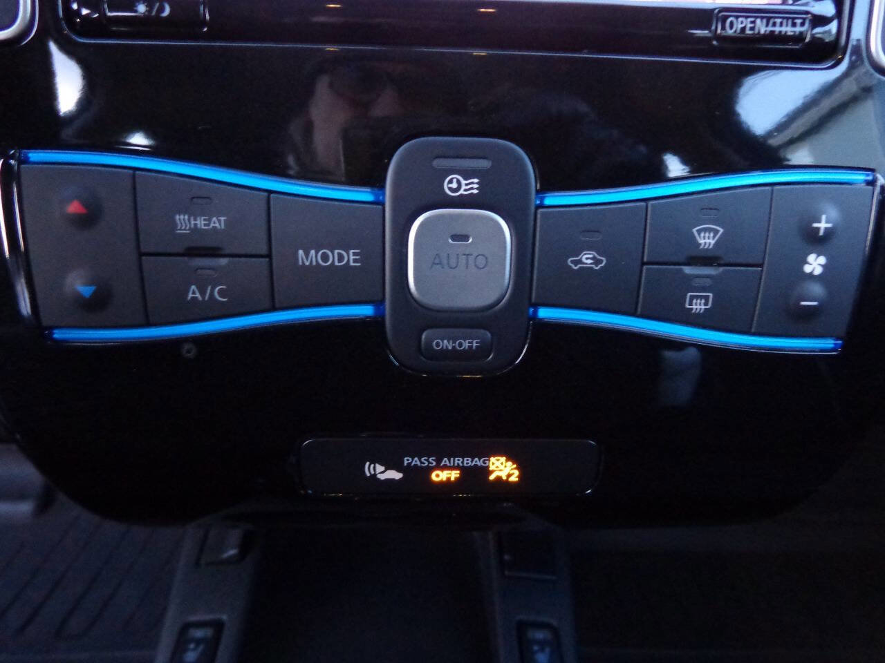 Used 2017 Nissan Leaf SV image 24