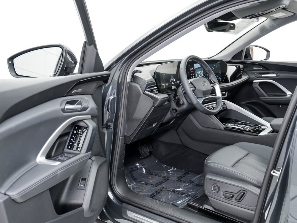 Certified 2025 Audi Q5 Premium Plus w/ Premium Plus AWD/4WD image 7