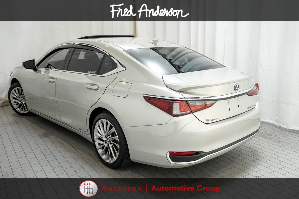Used 2022 Lexus ES 300h Ultra Luxury w/ Accessory Package 2 FWD image 3