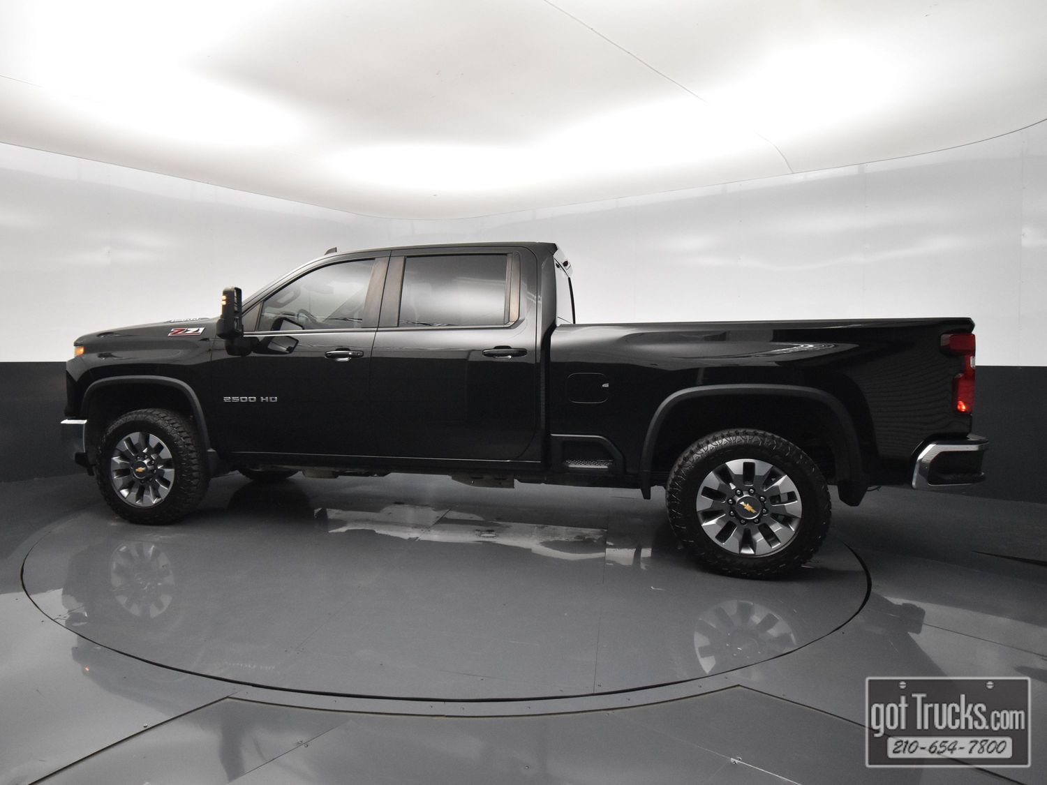 Used 2024 Chevrolet Silverado 2500 LT AWD/4WD image 3
