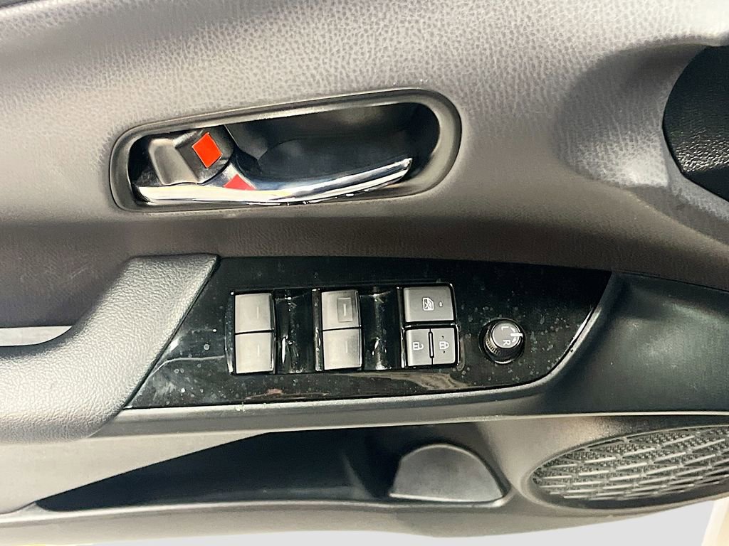 Used 2019 Toyota Prius Prime Premium w/ Carpet Mat Package image 18