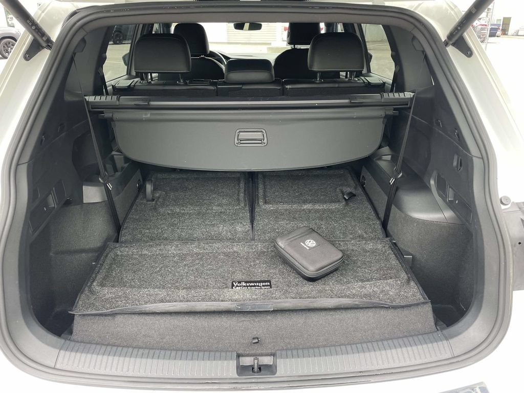 Certified 2024 Volkswagen Tiguan SE R-Line FWD image 12
