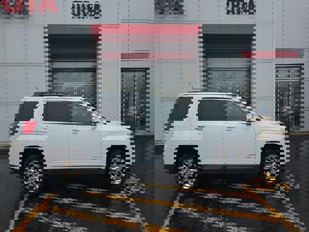 Used 2015 GMC Terrain SLE w/ Chrome Edition image 2