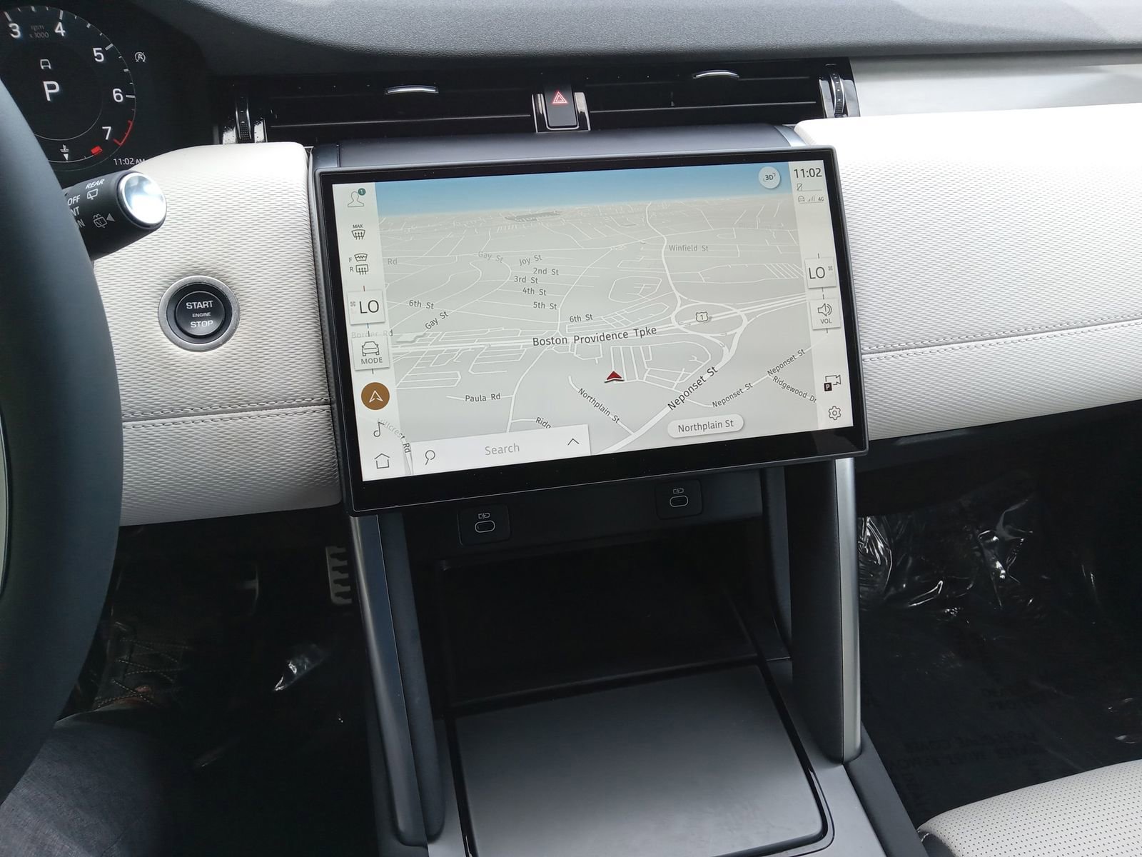 Used 2024 Land Rover Discovery Sport Dynamic SE AWD/4WD image 16