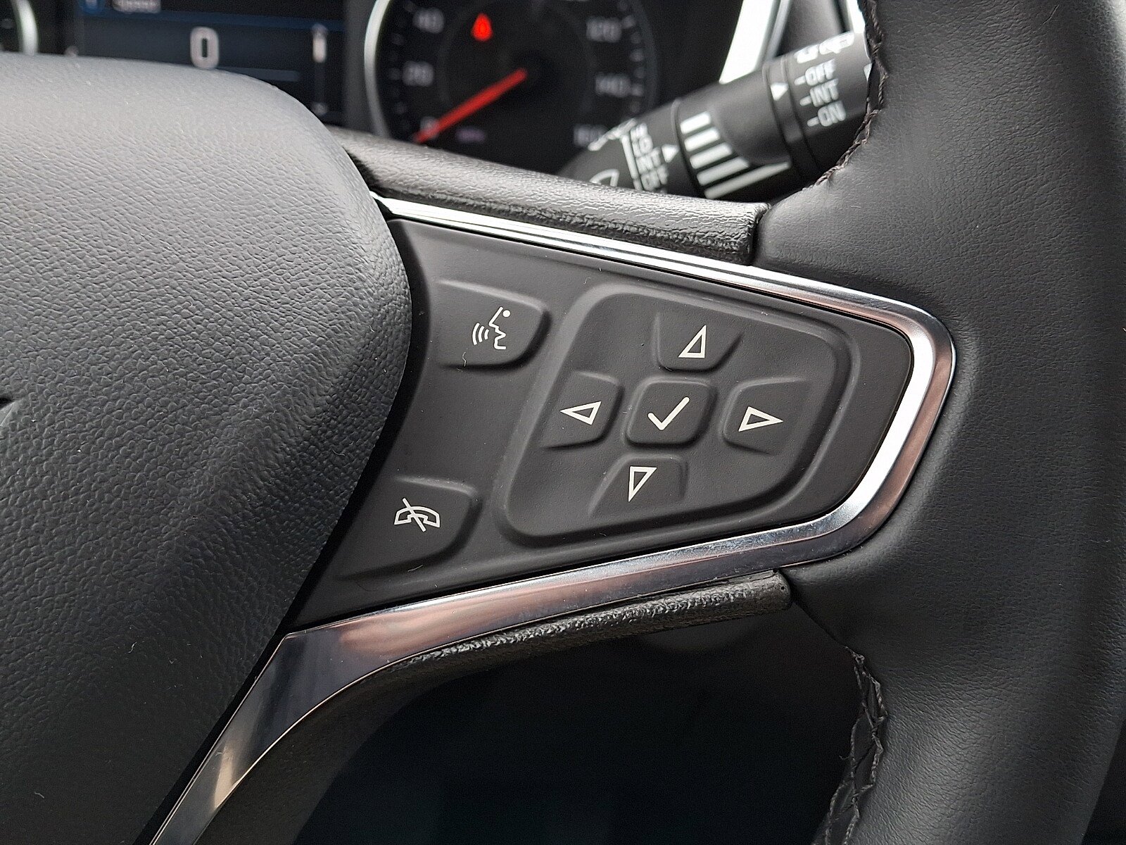 Used 2024 Chevrolet Equinox LT FWD image 21