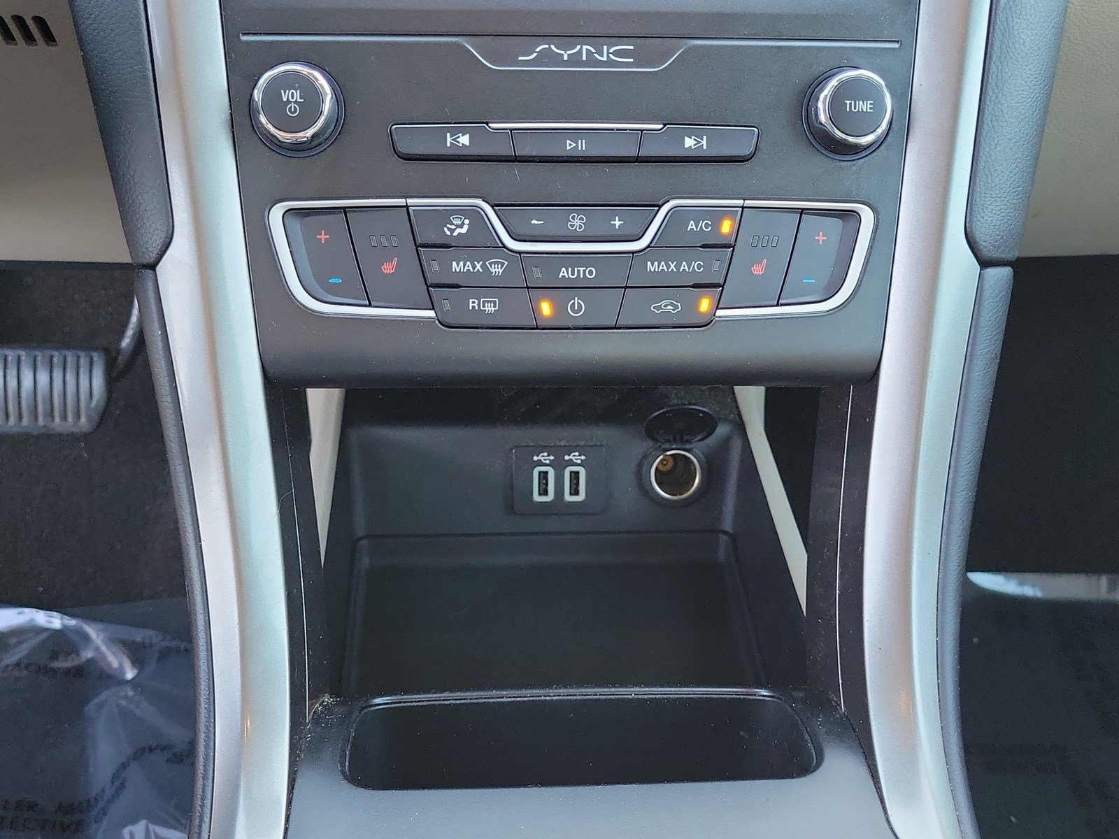 Used 2019 Ford Fusion SEL FWD image 22