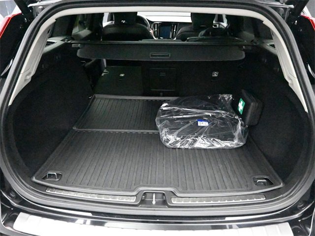 Used 2024 Volvo V60 B5 Cross Country Plus image 21