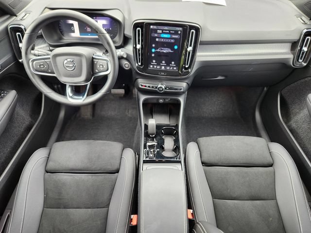 Certified 2025 Volvo XC40 B5 Plus AWD/4WD image 13