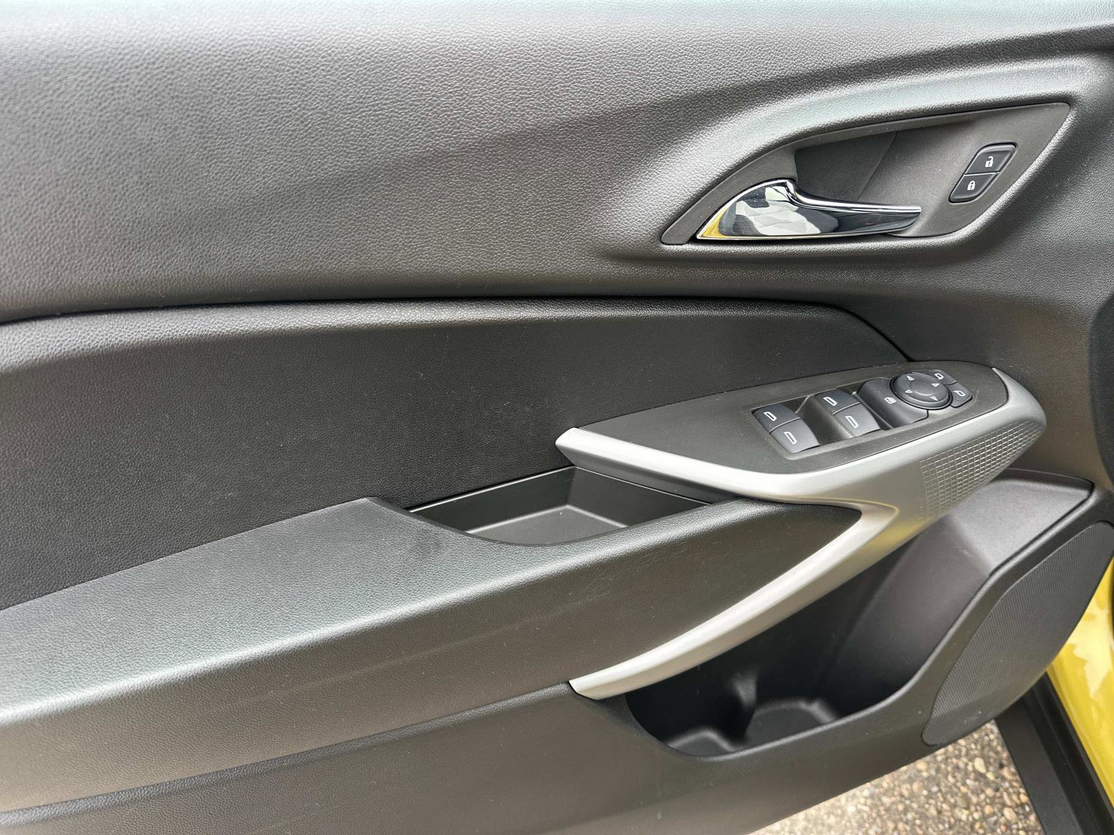 Certified 2024 Chevrolet Trax RS w/ Sunroof Package image 14