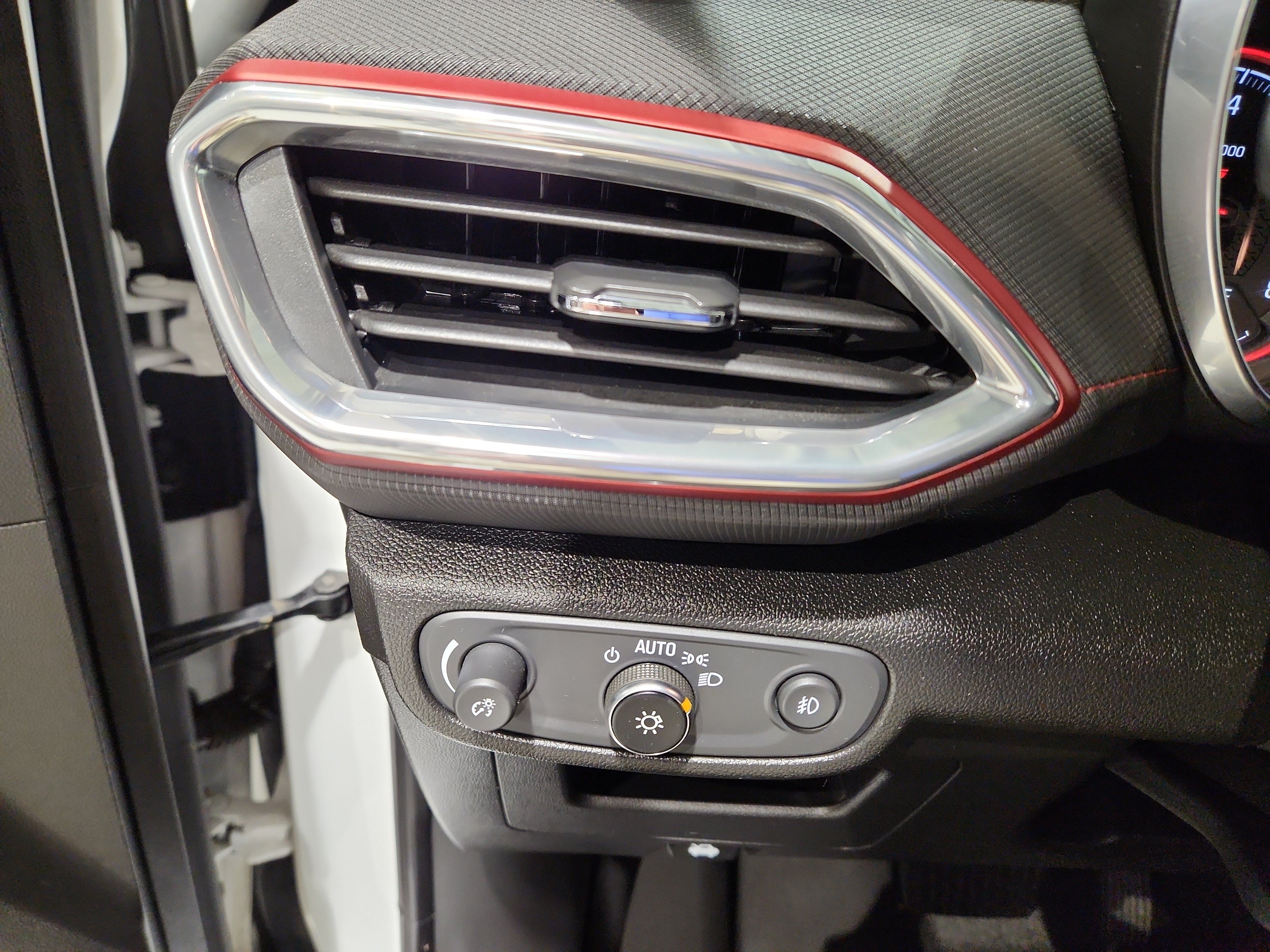 Used 2021 Chevrolet TrailBlazer RS w/ Technology Package AWD/4WD image 13