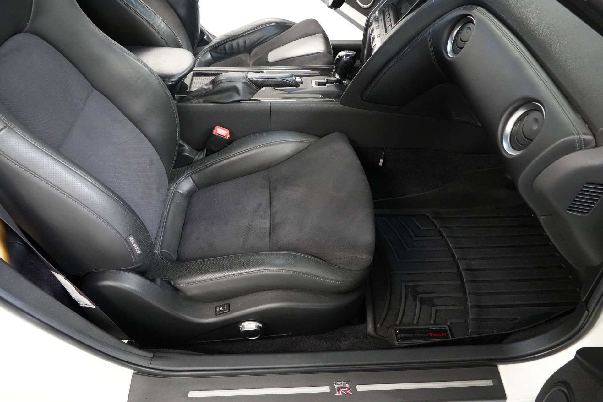 Used 2009 Nissan GT-R Premium AWD/4WD image 34