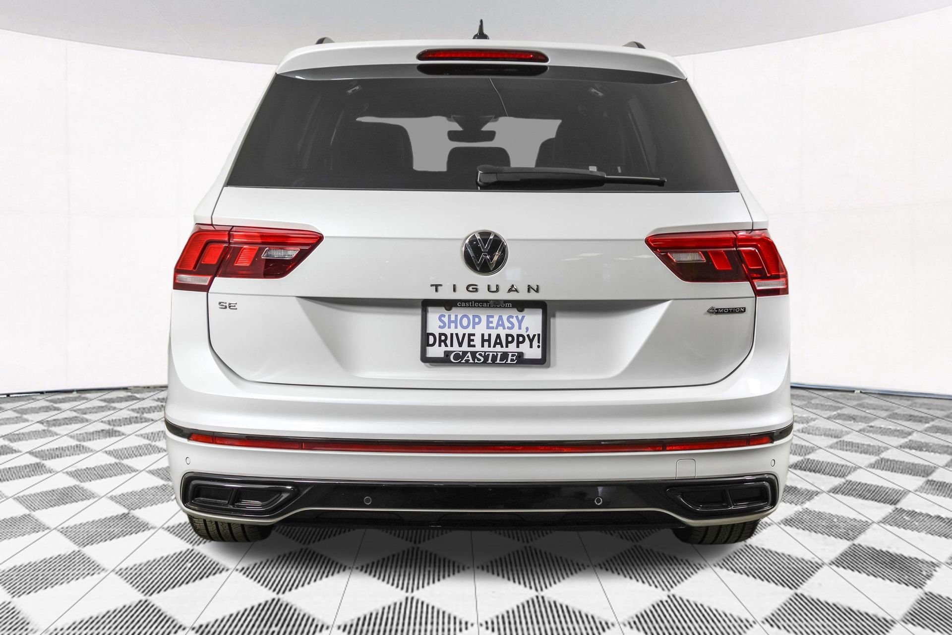 Used 2023 Volkswagen Tiguan SE R-Line image 16