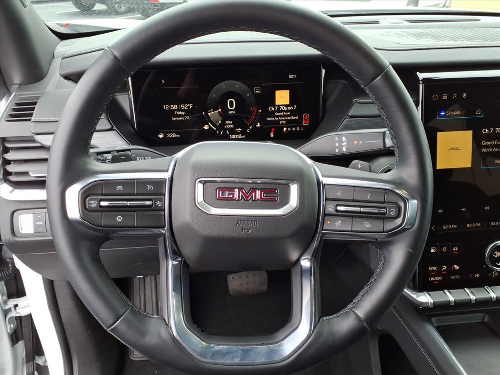 Used 2025 GMC Acadia Elevation image 9