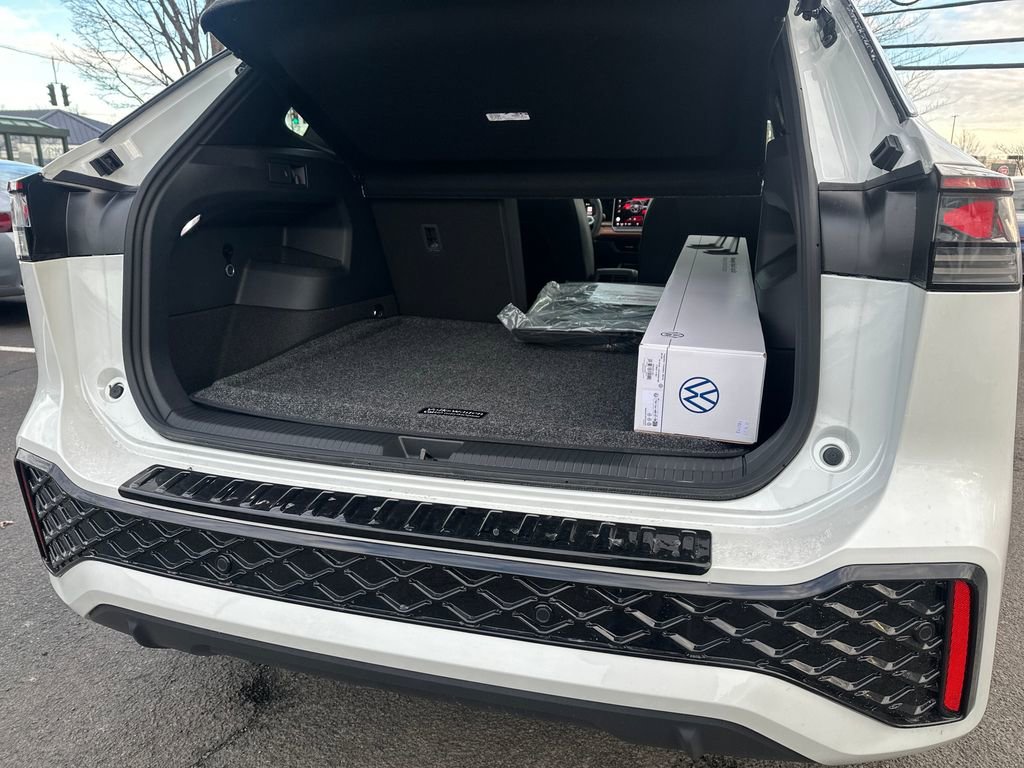 New 2026 Volkswagen Tiguan SEL R-Line image 15