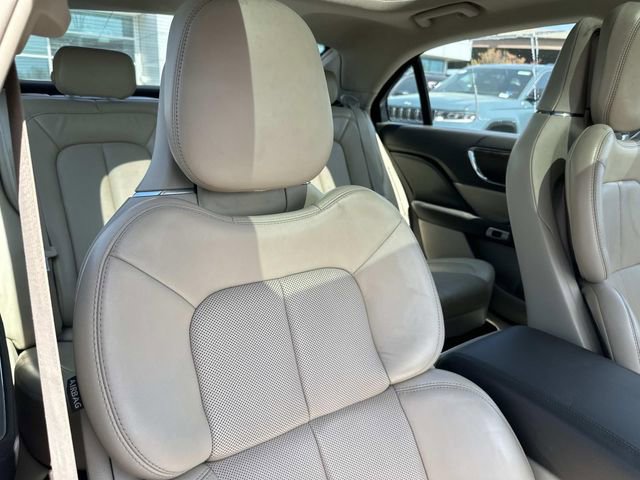 Used 2019 Lincoln Continental Reserve image 11