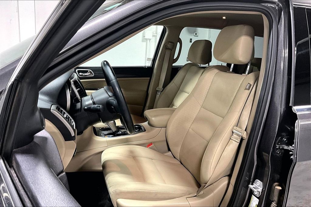 Used 2019 Jeep Grand Cherokee Laredo AWD/4WD image 33