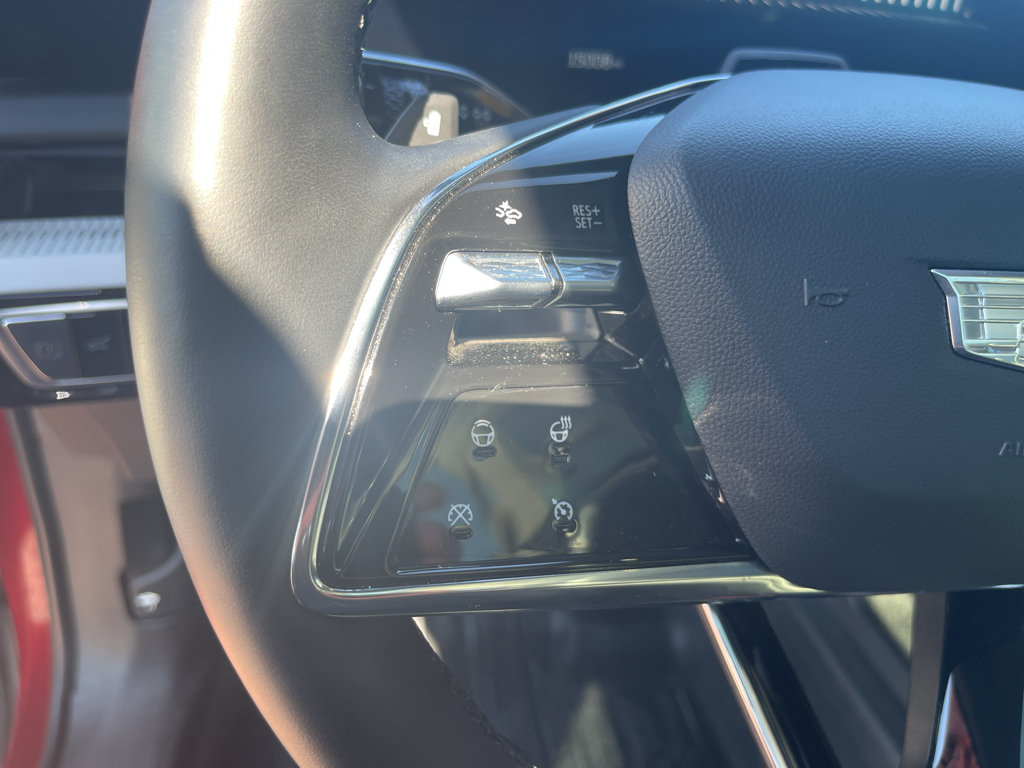 Used 2025 Cadillac Optiq Sport 2 w/ LPO, Floor Liner Package AWD/4WD image 21