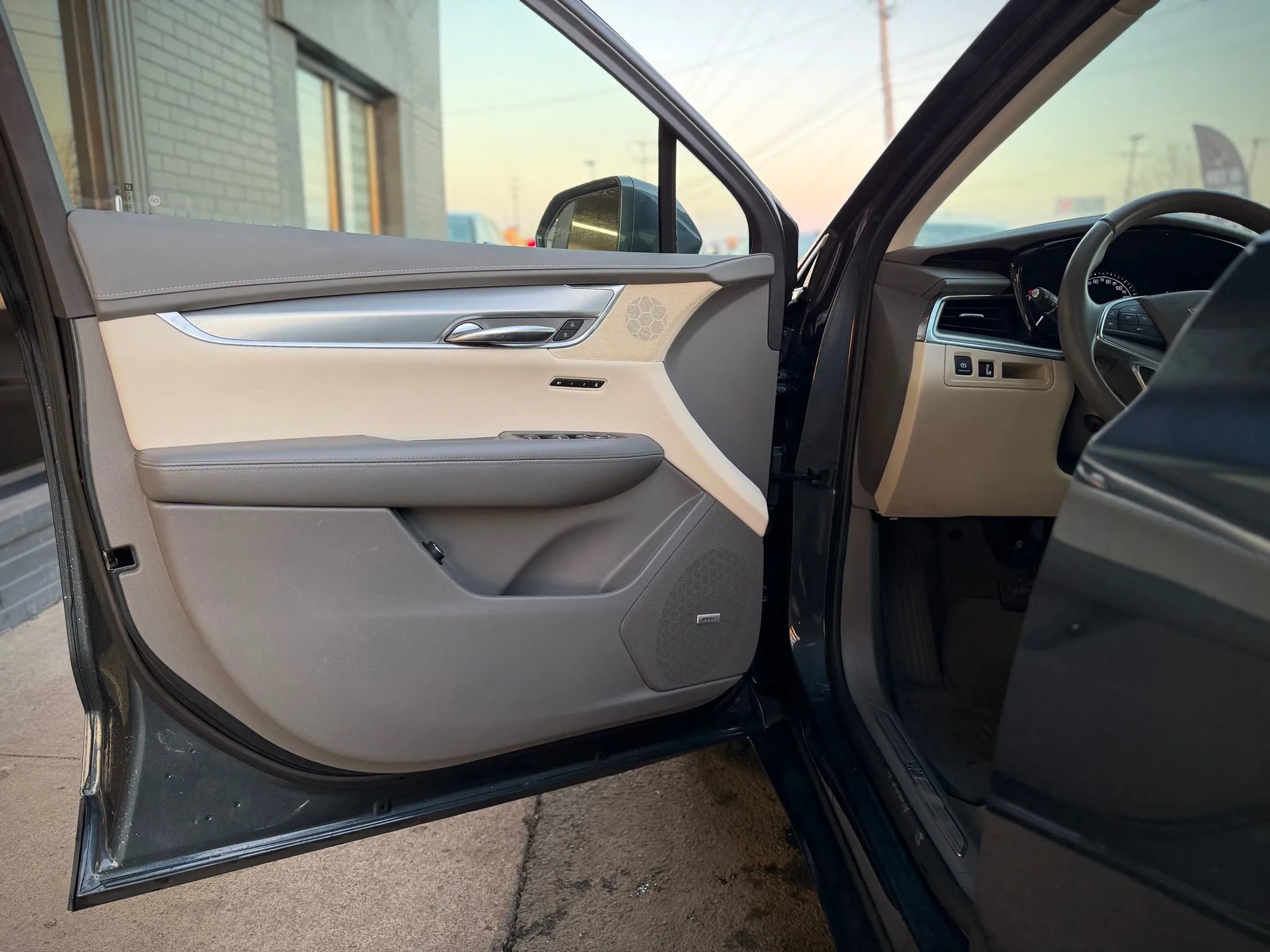 Used 2019 Cadillac XT5 Luxury w/ LPO, Radiant Package image 7