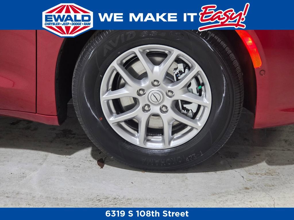 New 2026 Chrysler Pacifica Select FWD image 12