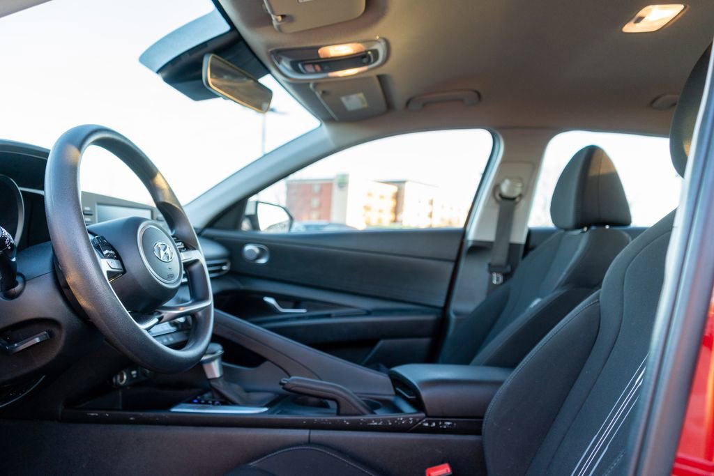 Certified 2023 Hyundai Elantra SEL w/ Preferred Accessory Package image 21