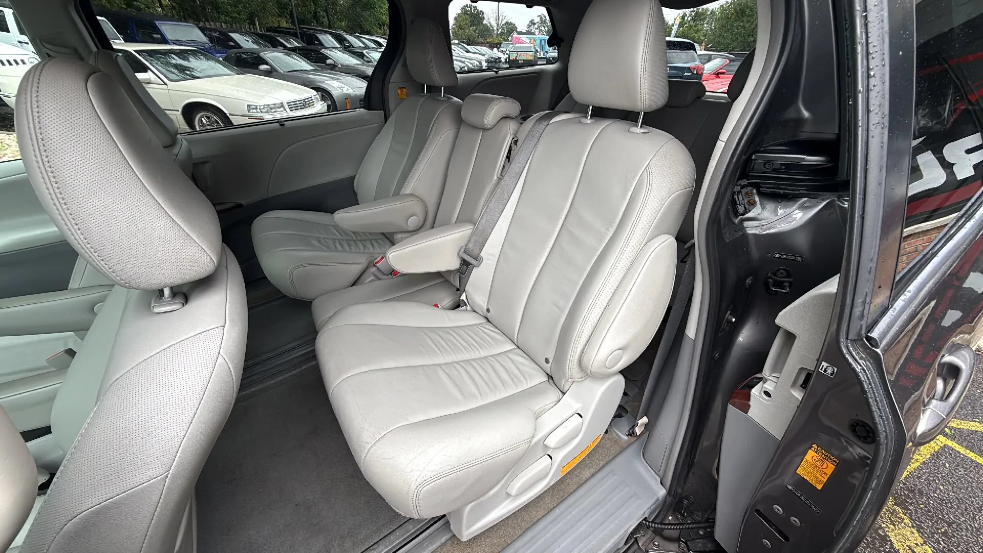 Used 2013 Toyota Sienna XLE FWD image 19