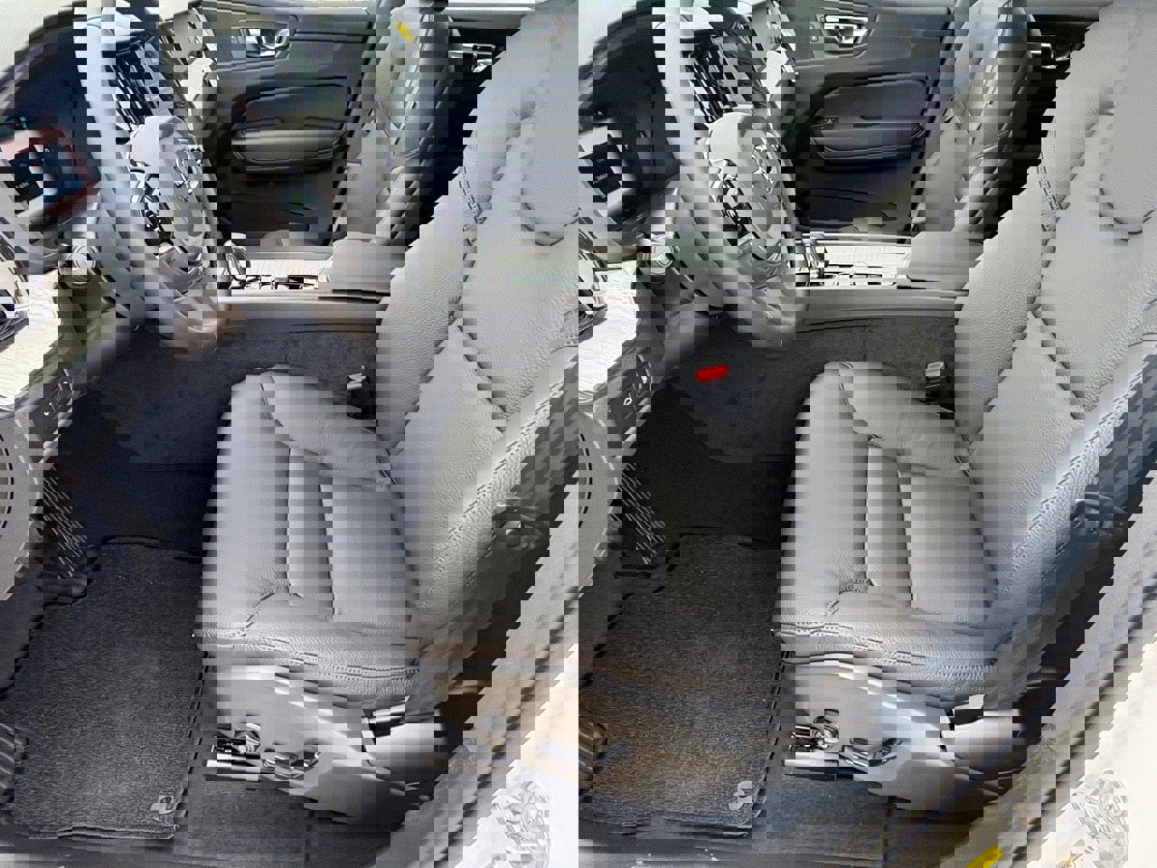 New 2025 Volvo XC60 T8 Plus w/ Protection Package Premier image 15