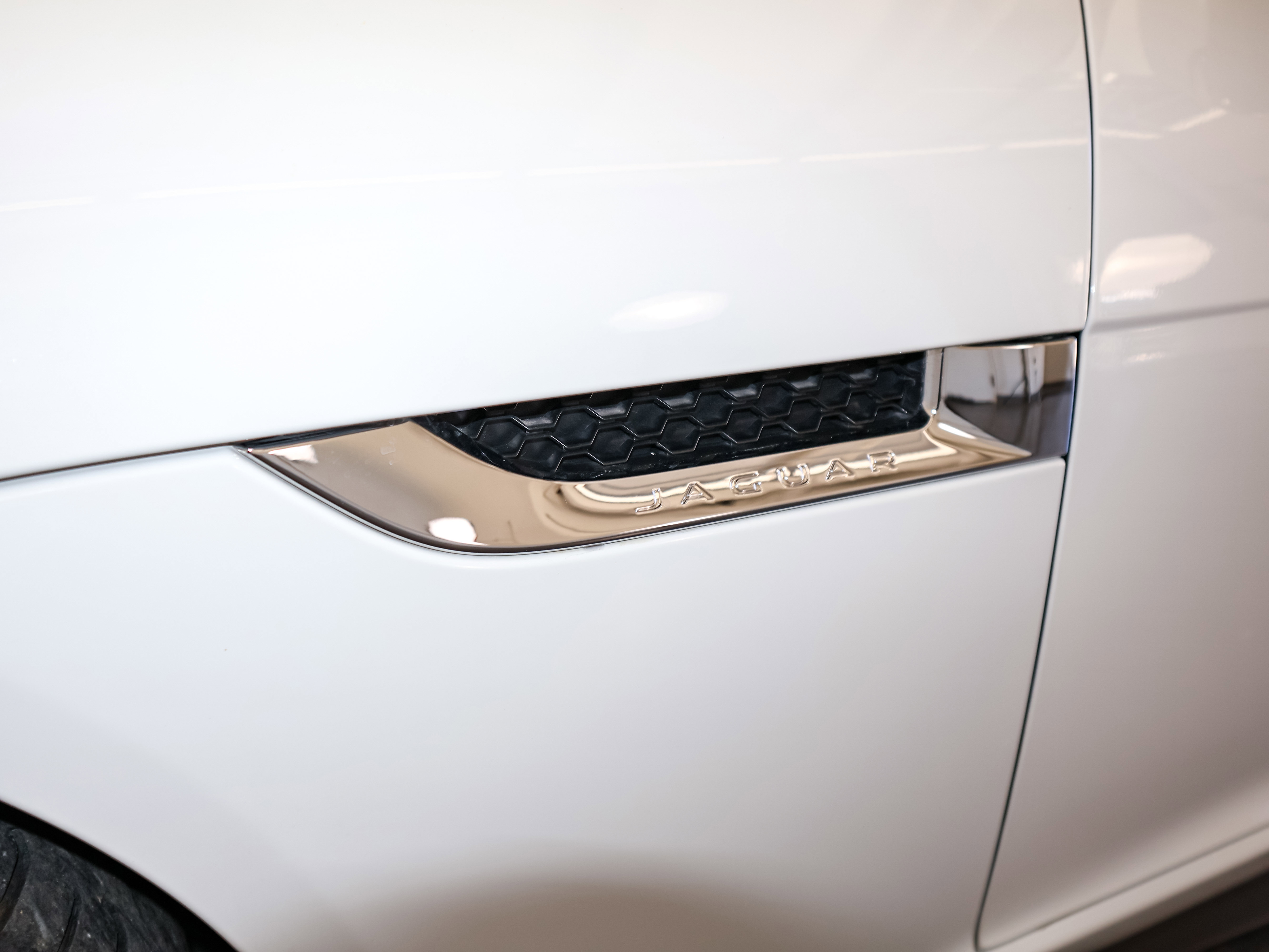 Used 2015 Jaguar F-TYPE S RWD image 38