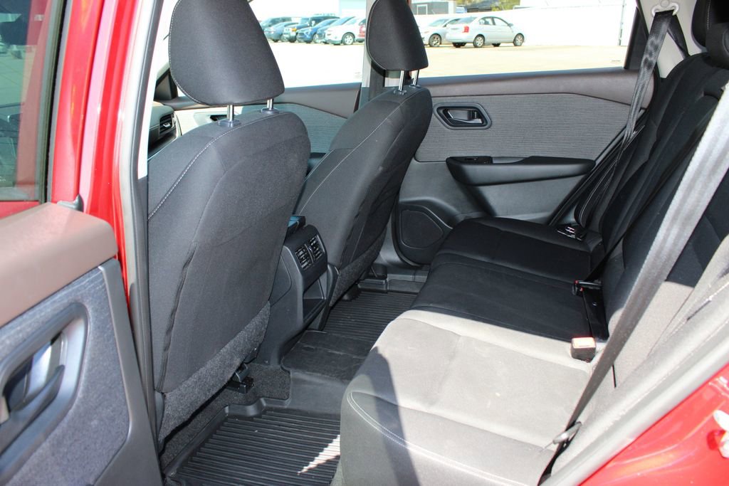 Used 2023 Nissan Rogue S FWD image 11